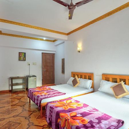 Om Sai Guest House Калангут Экстерьер фото